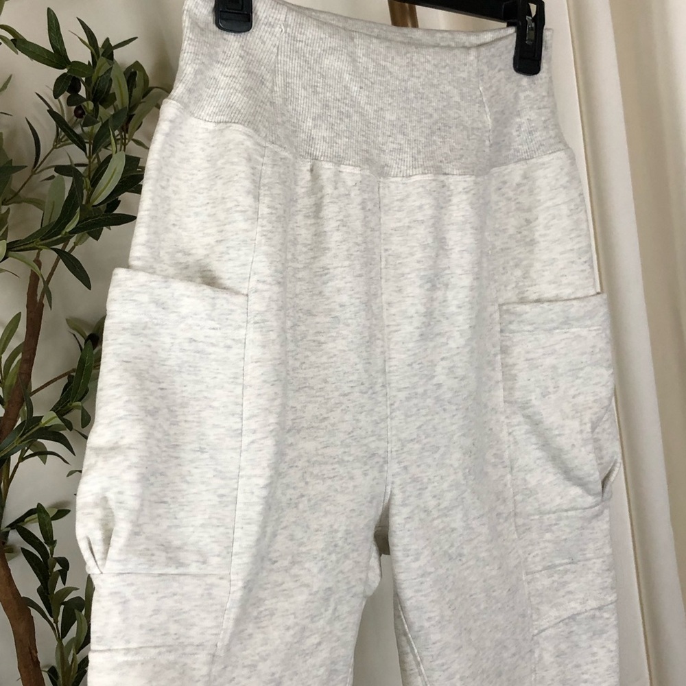 NWT Halara Cozy Light Heather Gray Cargo Pockets Sweatpants Joggers Sz S (A3) - Picture 5 of 10